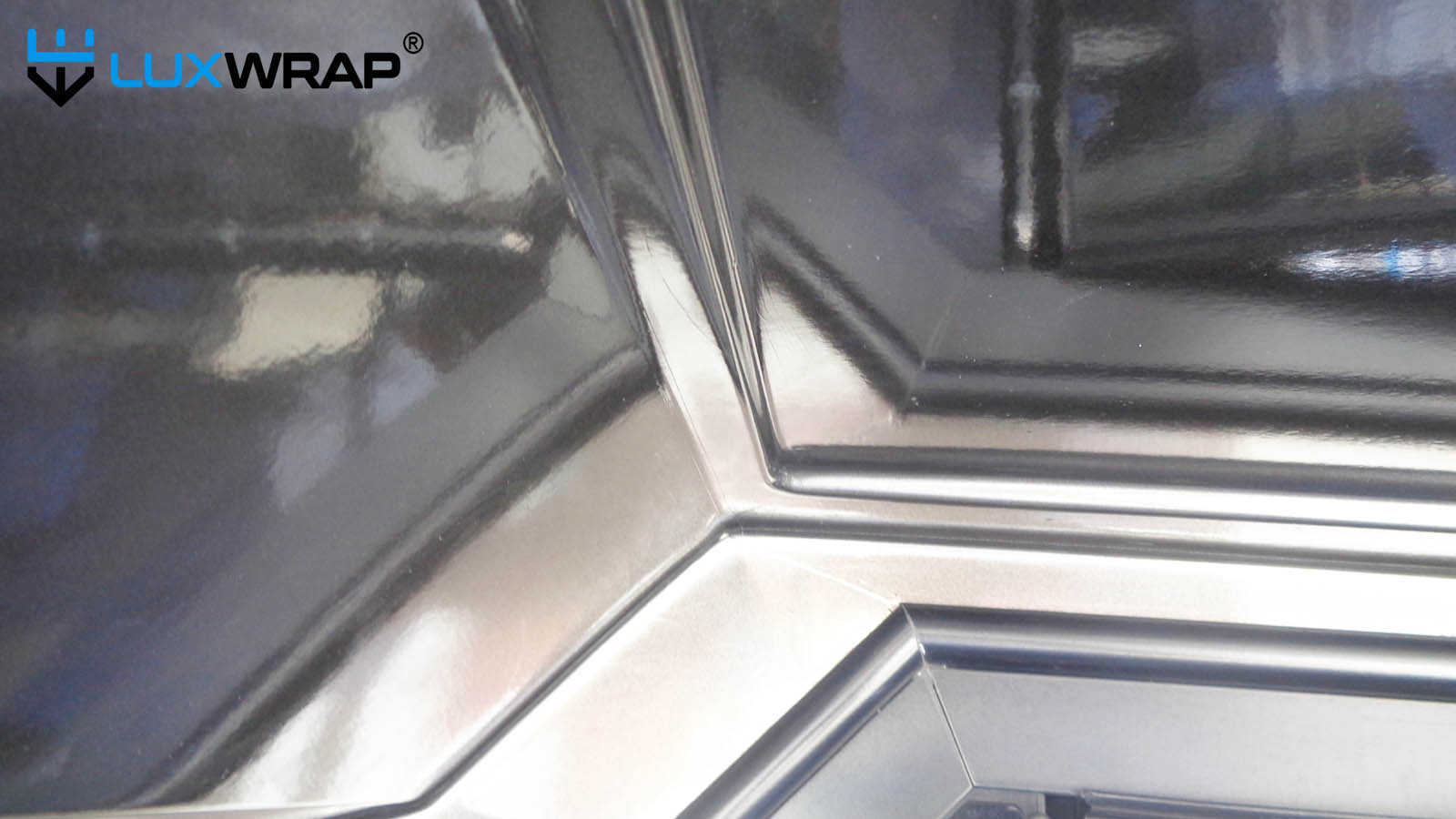 Example of compound curves and complex shapes being wrapped on yacht.